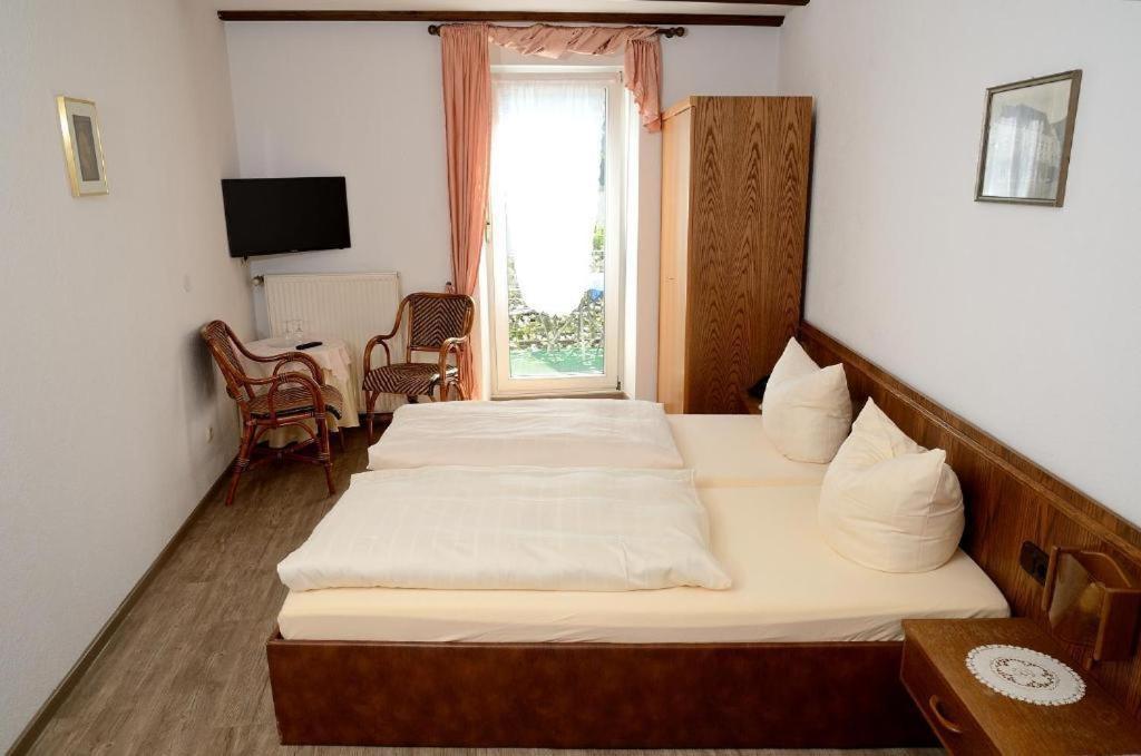 Weinhaus Hotel Zum Josefshof Graach Room photo